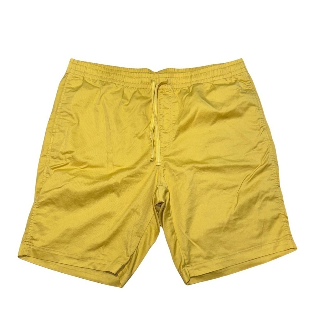 Uniqlo Men's Flat Front Shorts - Yellow